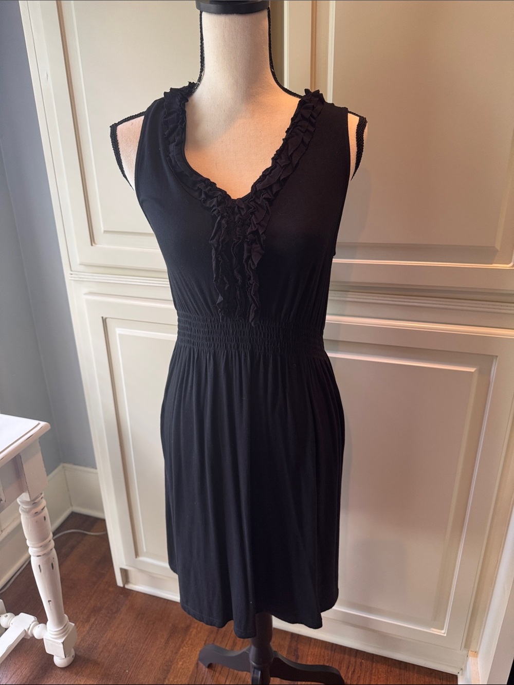 Black Ruffled V-Neck Sleeveless Dress